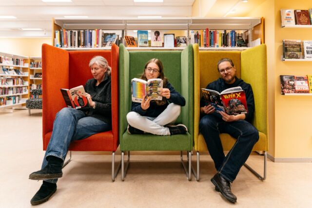 Du vet väl om att vårt skolbibliotek är bemannat varje dag? 📚
Vi har också ett bibliotek till i byggnaden Park. Men vad gör egentligen bibliotekarierna? 

🔹 Vi hjälper dig att hitta i vårt utbud av böcker, tidskrifter och databaser
🔹 Vi kommer ut i klasser och boktipsar och pratar om informationssökning och källkritik
🔹 Därtill har vi en rad aktiviteter så som bokklubbar, pyssel & utställningar
🔹 Vi erbjuder också enskild handledning vid skolarbeten

Följ gärna @biblioteketystadgymnasium på instagram 📖