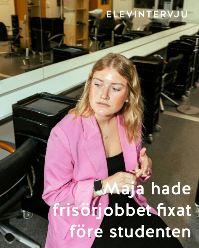 ELEVINTERVJU ✂💇🏼‍♀️

Sedan Maja var liten har hon gillat att styla och göra om hår. Majas mål med gymnasiet är att bli behörig frisör, och redan innan studenten hade hon fixat jobb! Läs mer om vad Maja tycker om Ystad Gymnasium i länken i bion.